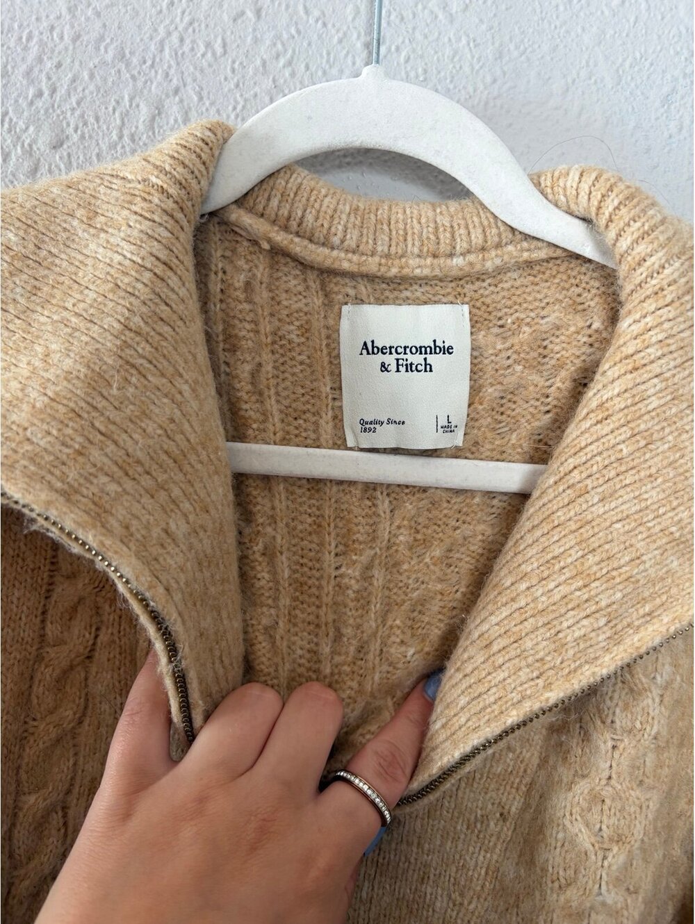 Abercrombie & Fitch cable knit collared sweater beige size L. Very soft - Picture 2 of 5